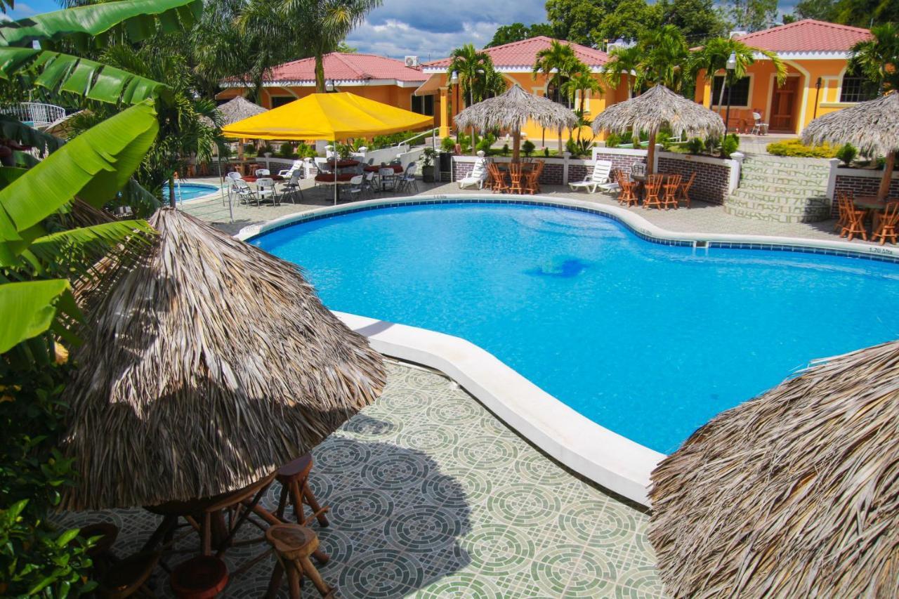 Apart Hotel Acuarious De Luis Estelí Exteriör bild